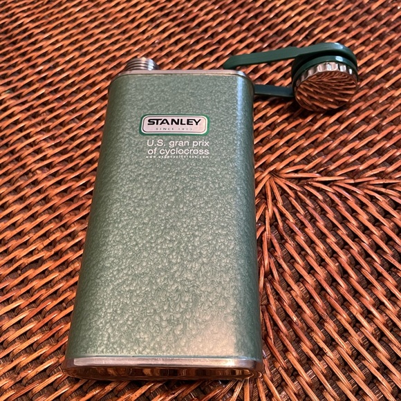🎄Stanley Green Flask Great Stocking Stuffer - Picture 5 of 9
